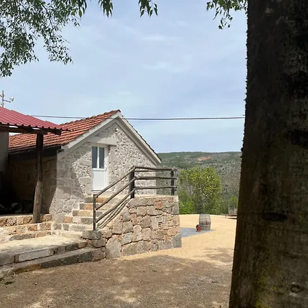 펜션 Kuca Za Odmor Nada Grude